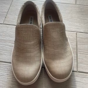 Steve Madden Slip on